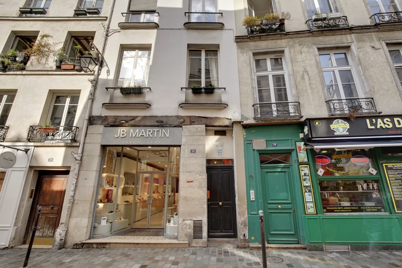 Rue des Rosiers10