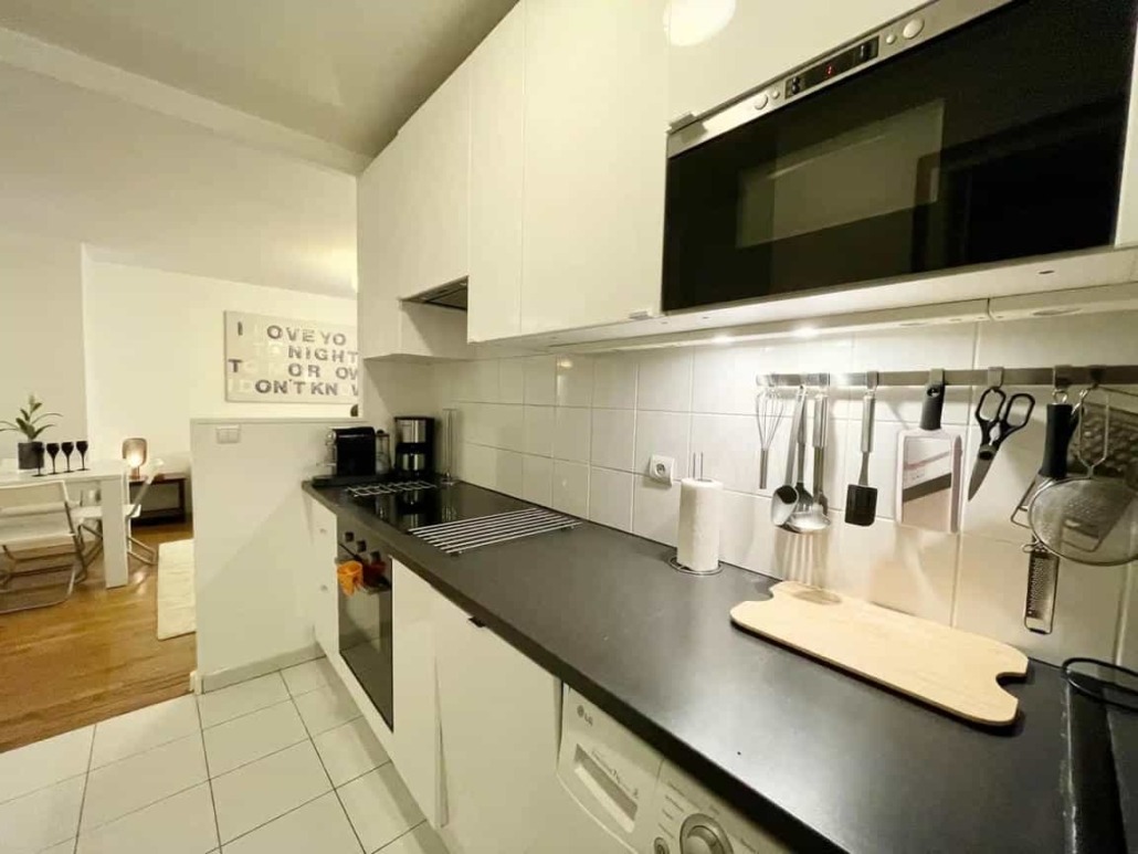9 Rue Pierre Demours11