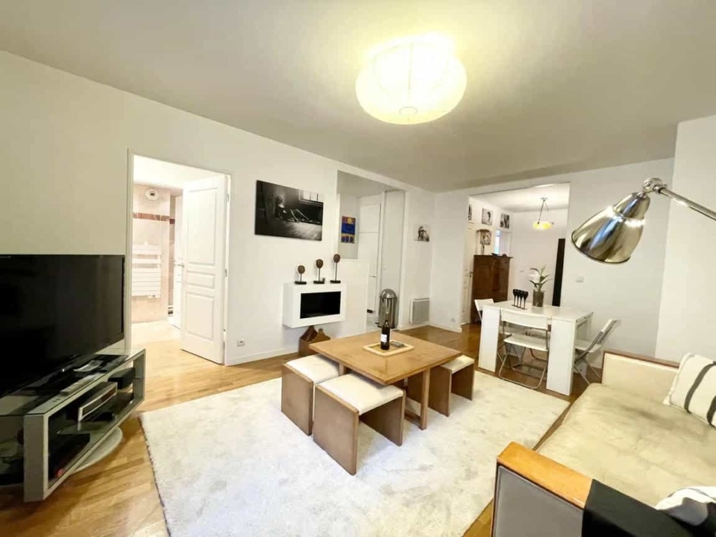 9 Rue Pierre Demours6